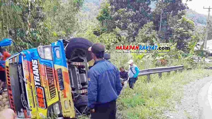 Truk Terbalik di Tanjakan Gentong Tasikmalaya