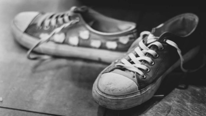 Cara Membersihkan Sepatu Kain yang Berjamur yang Wajib Diketahui