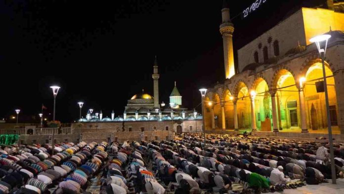 Doa Setelah Sholat Tarawih Banyak Manfaat dan Menambahkan Pahala