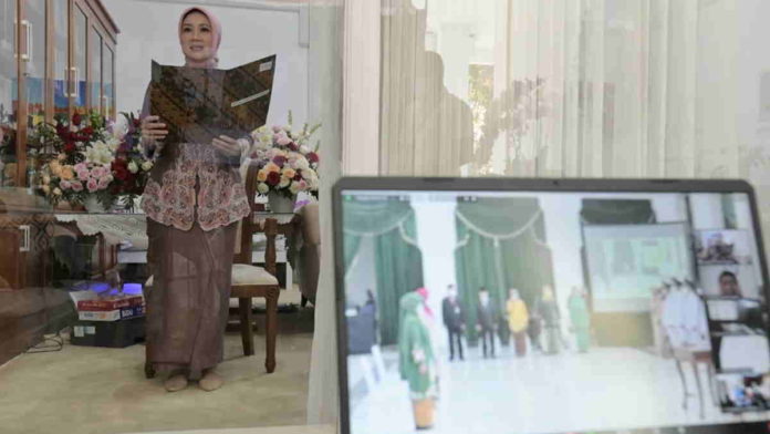 Istri Gubernur Jabar Lantik Ketua PKK Bandung dan Tasik Secara Virtual