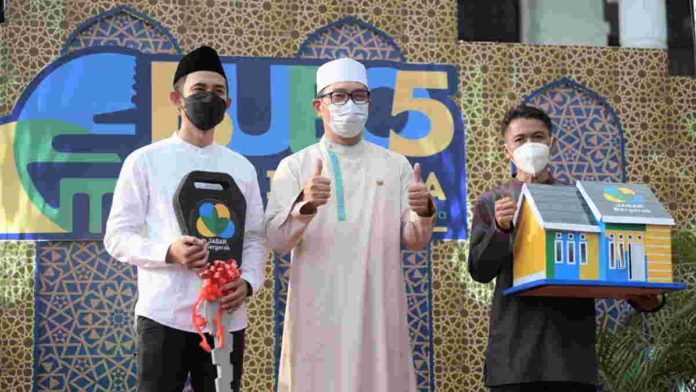 Jadi Pahlawan Covid-19, 2 Warga Jabar Dapat Hadiah Rumah dan Motor