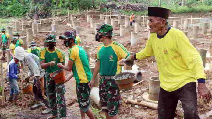 Karya Bakti Raider 323 BP Banjar Gotong Royong Bangun Pesantren