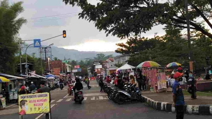 Ngabuburit di Taman Surawisesa