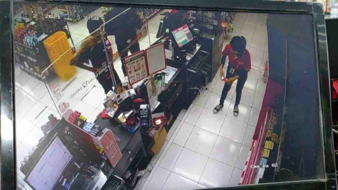 Karyawan Toko