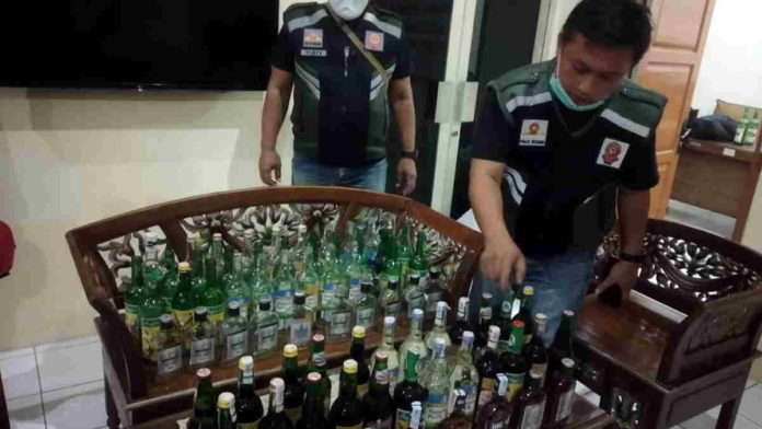 Razia Pekat, Satpol PP Ciamis Amankan Puluhan Miras dari Kos-kosan