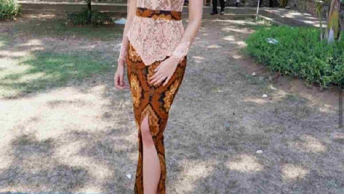 Rok Kebaya Span Belah Depan, Inspirasi Berkebaya yang Menawan