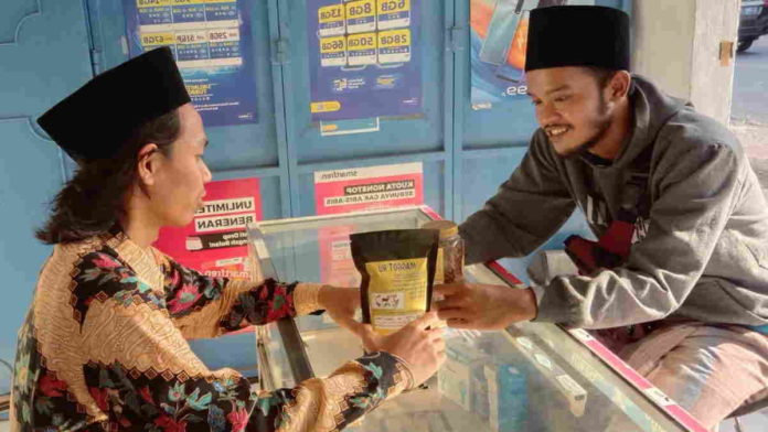Santri di Pangandaran Produksi Pakan Maggot, Konsumennya Banyak