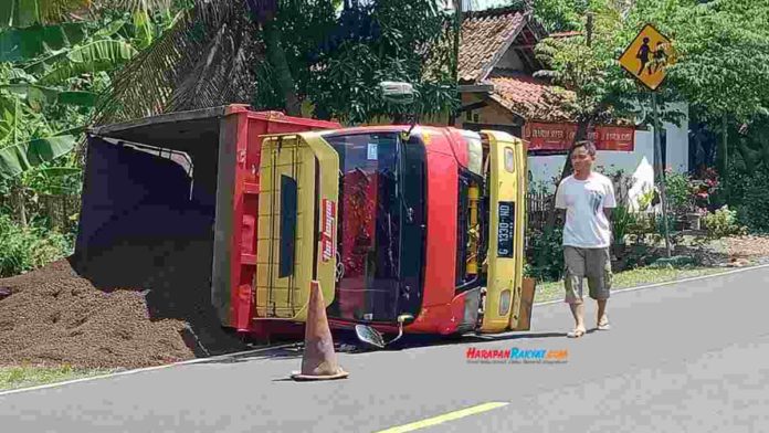 Truk Pengangkut Pasir