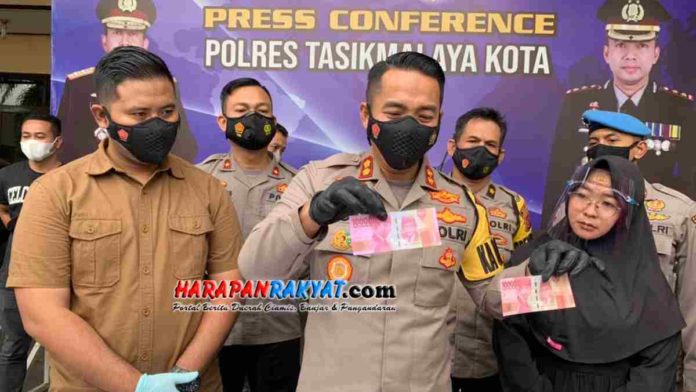 Uang Palsu di Facebook