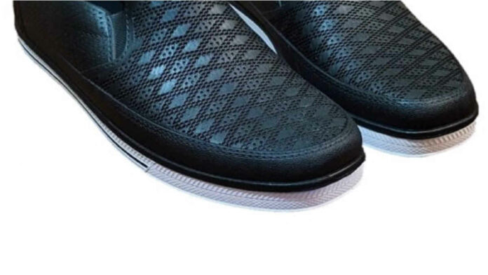 11. Sepatu Karet Anti Slip, Begini Cara Merawat Agar Awet dan Tahan Lama