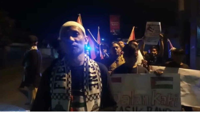 Bela Palestina, Puluhan Orang di Tasikmalaya Jalan Kaki ke Bandung