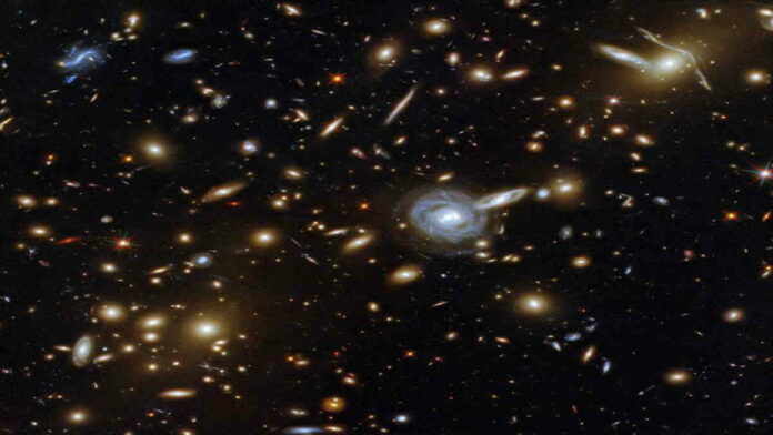 Fakta ACO S 295, Gugus Besar Galaksi Hubble Spots
