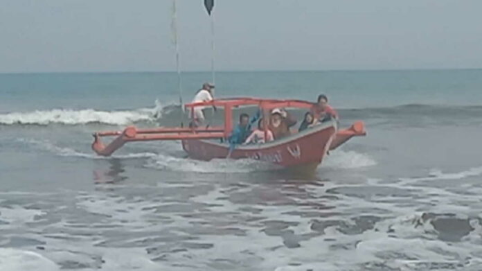 Perahu Siar Jadi Primadona Wisatawan Pantai Pangandaran