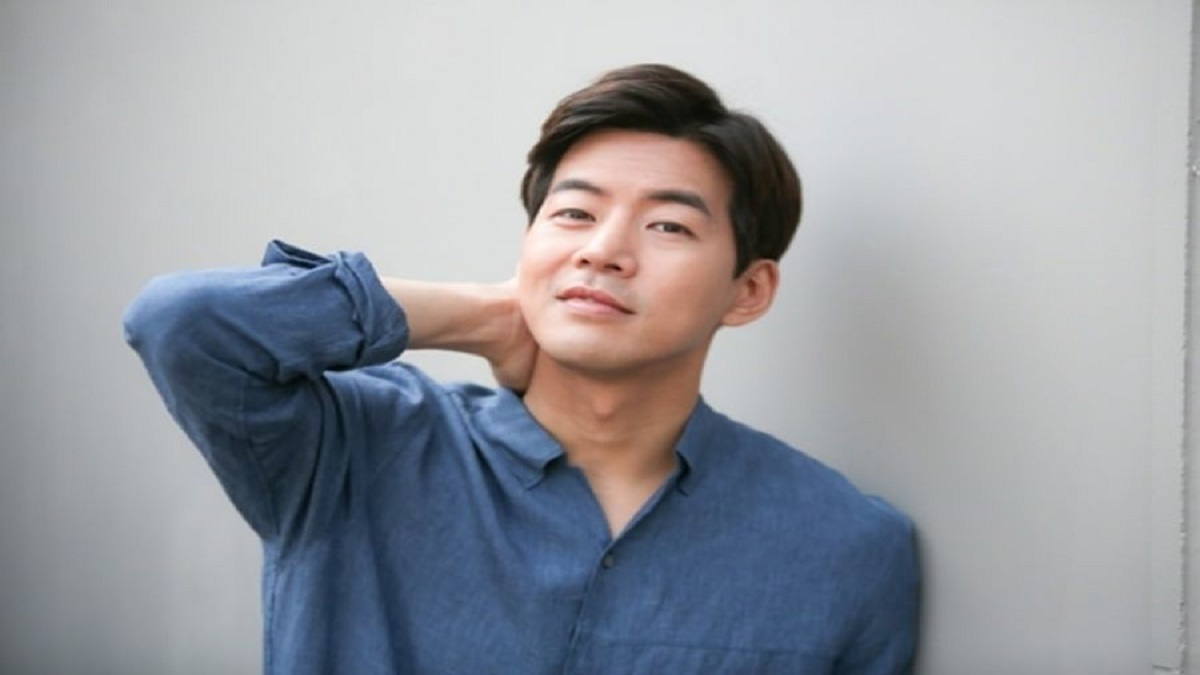 Сан через. Lee Sang Yoon. Ли Сан-Юн корейский актёр. Ли Сан Юн дорамы. Ли Сан-Юн жена.