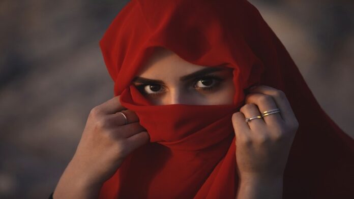 Sunnah Memakai Celak yang Memiliki Manfaat untuk Kesehatan