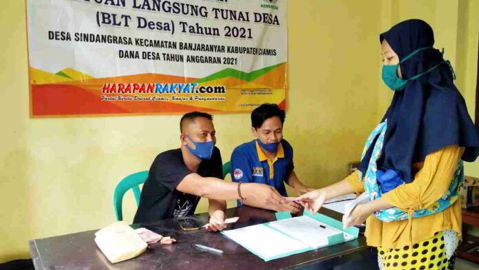 Warga Sindangrasa Ciamis Sumringah Dapat BLT DD Jelang Lebaran