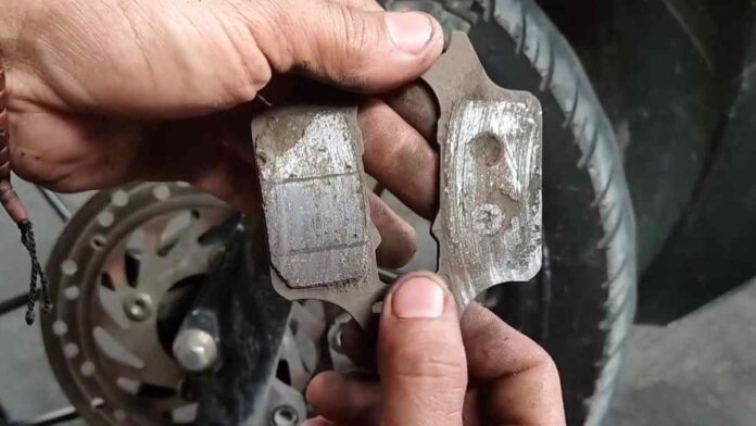Ciri Kampas Rem Depan Motor Habis dan Cara Mengatasinya