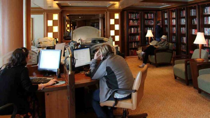 Perbedaan Warnet dan Cyber Cafe