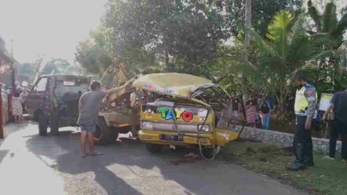 Mobil Odong-odong Terguling