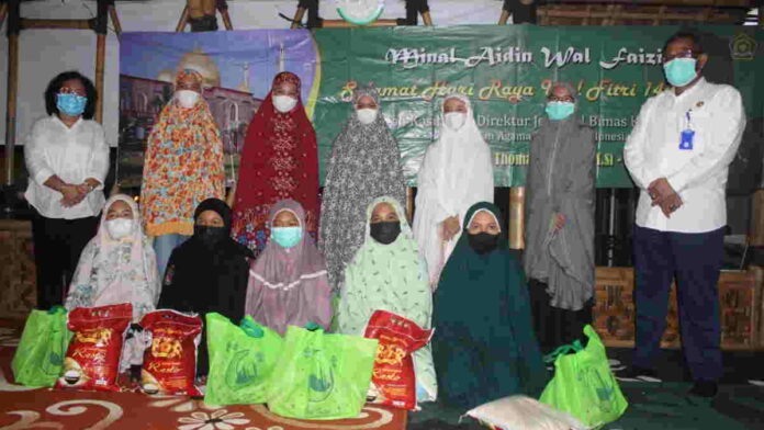 Kunjungi Pesantren di Ciamis, Dirjen Bimas Kristen Serahkan Tali Kasih