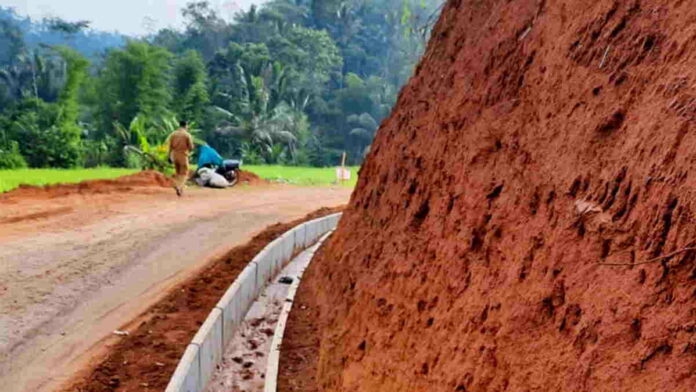 Pangandaran Bangun 12 Kilometer Jalan Hotmix dari DAK