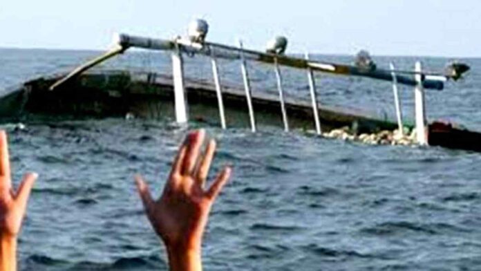 Perahu Terbalik di Pangandaran
