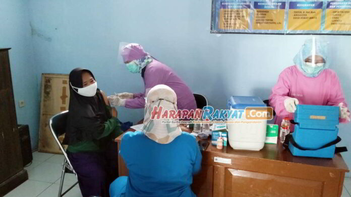 Ratusan Warga Pamarican Ciamis Ikuti Vaksinasi HUT Bhayangkara