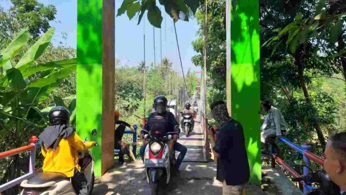 Renovasi Jembatan Gantung Cipadung