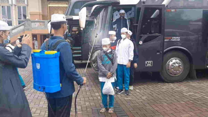 Ribuan Santri Ponpes Al I Idrisiyyah Tasikmalaya