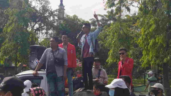 Soroti Pelayanan RSUD Ciamis, Puluhan Massa Geruduk DPRD