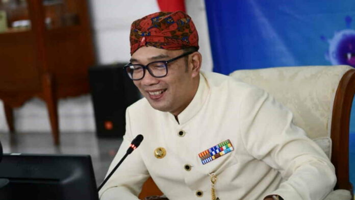 Usai Divaksin, Lansia di Jabar Dihadiahi Ayam, Gubernur Beri Apresiasi