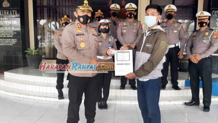 Vaksinasi HUT Bhayangkara, Kapolres Tasikmalaya Berikan 10 SIM Gratis
