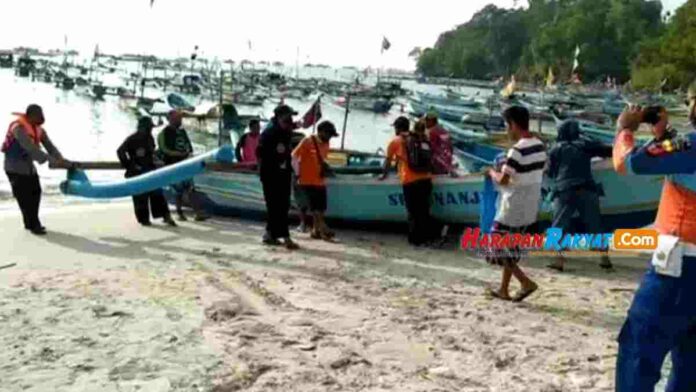 perahu terbalik
