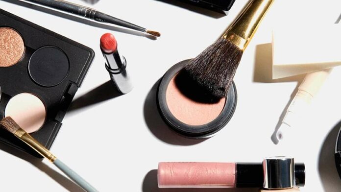 Bahaya Meminjamkan Make Up