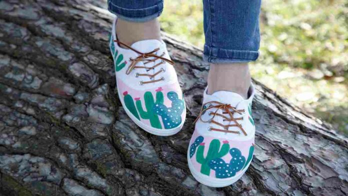 Cara Menghias Sepatu Polos