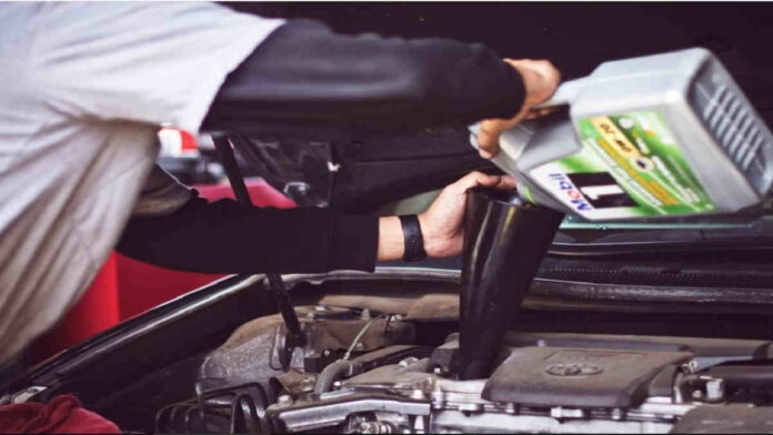 Kenali Perbedaan Oli Transmisi dan Oli Gardan pada Mesin Mobil