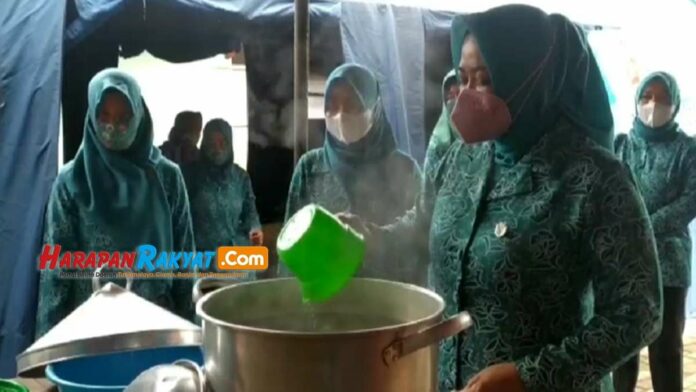 PKK Pangandaran Bagikan Sembako