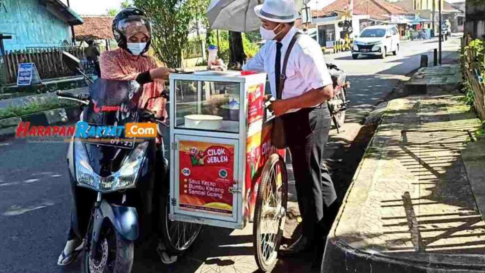 Tukang cilok berdasi