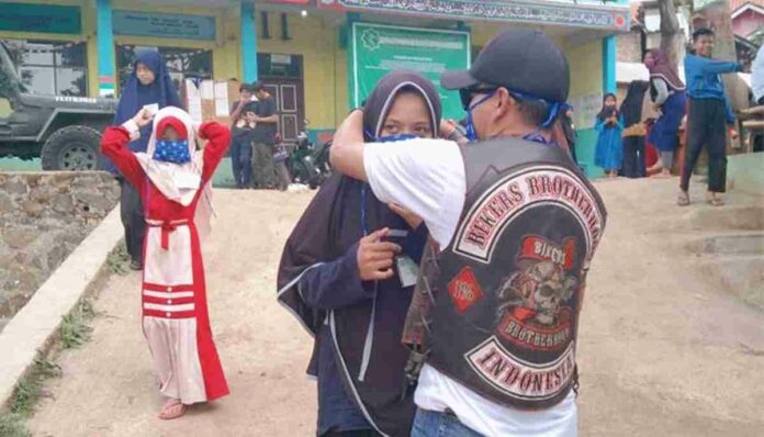 BFF Indonesia dan Coklat for You Sasar Santri dan Warga