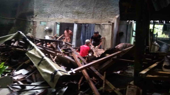 Diguyur Hujan Deras, Dapur Rumah Warga Cijulang Pangandaran Ambruk