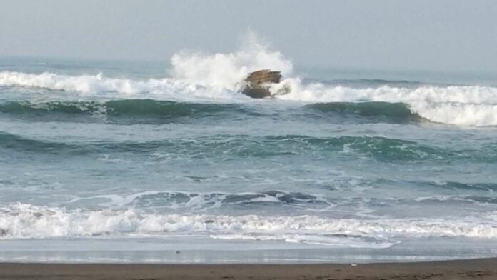 Gelombang Tinggi di Pangandaran