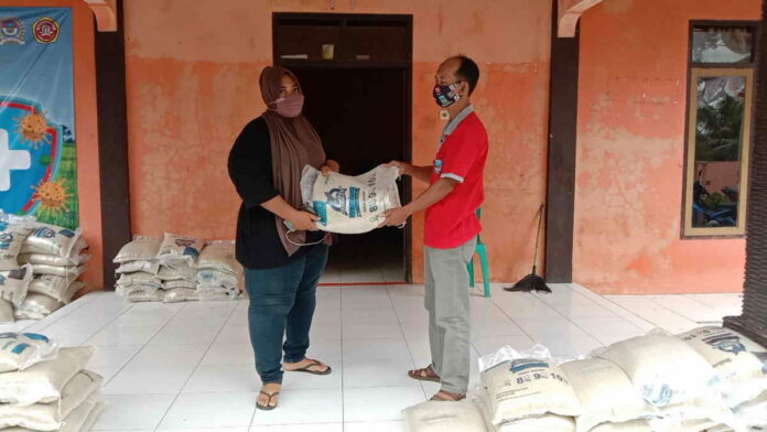 Hindari Kerumunan, Bantuan Beras di Pangandaran Diambil Ketua RT