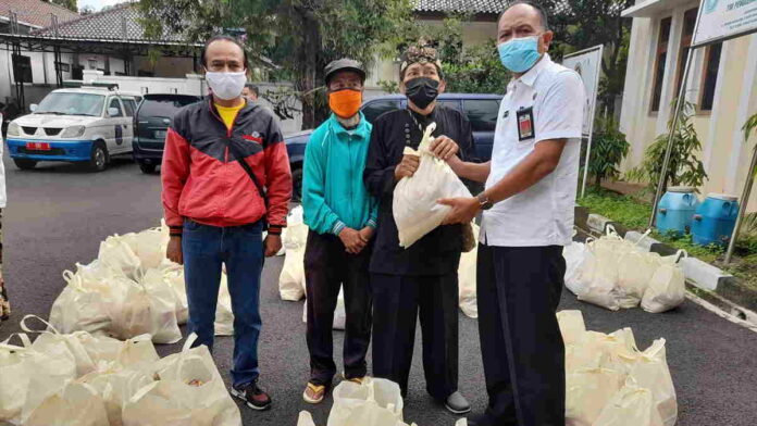Pelaku Seni di Kota Banjar Dapat Bantuan Covid-19