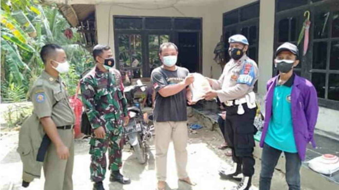 Polres Ciamis Salurkan 1,04 Ton Beras untuk Warga Terdampak PPKM