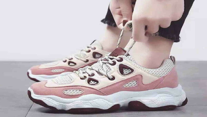 Rekomendasi Model Sepatu Sneakers Wanita ala Korea Kawula Muda