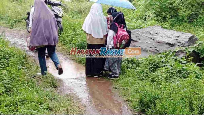 Akses ke Sekolah di Tasikmalaya Terhalang