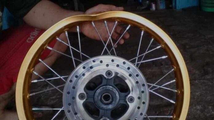 Cara Memperbaiki Velg Motor yang Bengkok
