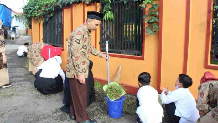 MIN 9 Ciamis Bentuk Kader Adiwiyata