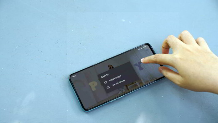 Menghubungkan HP Oppo Reno6 ke TV