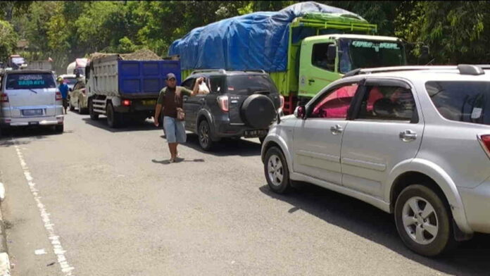 Perbaikan Jalan Nasional Jabar-Jateng di Banjar Sebabkan Kemacetan
